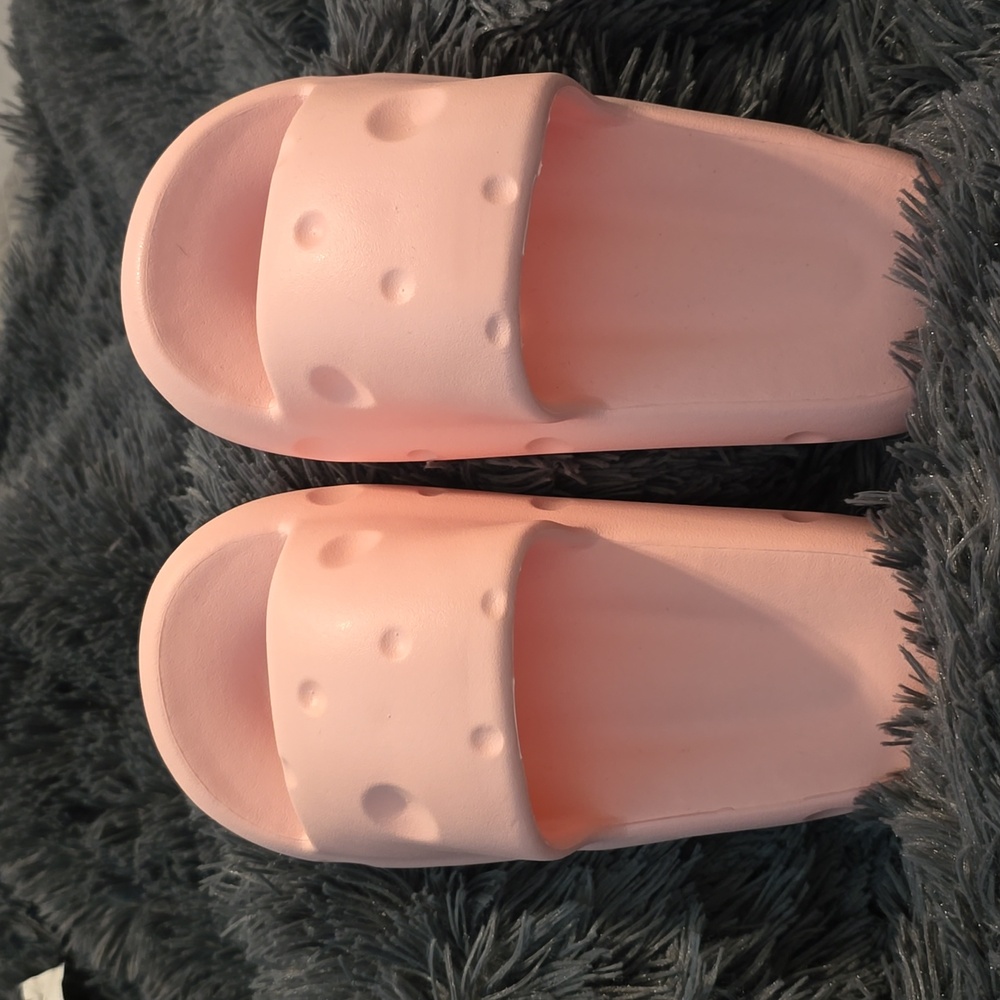 Cloud Shoes pink  women slides NWOT